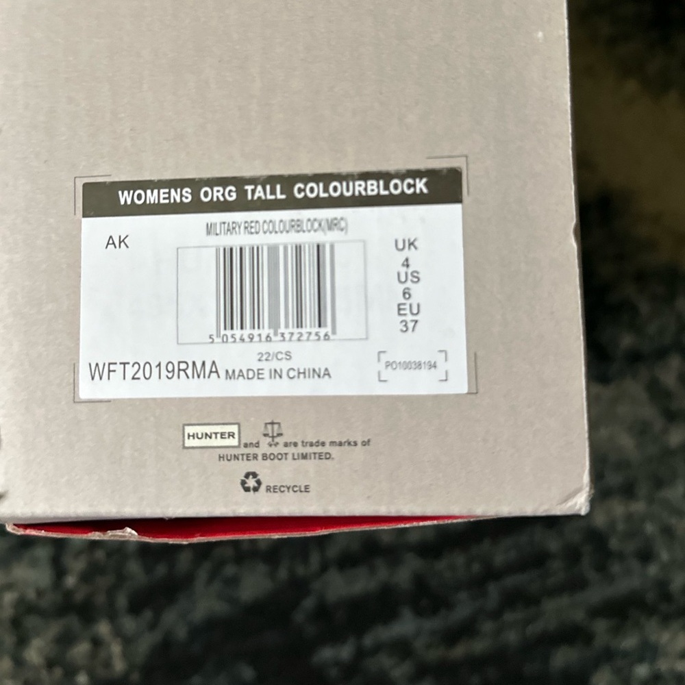 Tall red Hunter rain boots size 6. - Picture 4 of 5